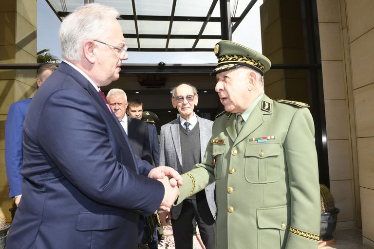 رئيس الأركان الجزائري مع المسؤول العسكري الروسي الفريق أول السعيد شنقريحة مع الجنرال شوغاييف ديمتري إيفغينيفيتش