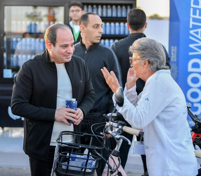 جانب من جولة الرئيس المصري في مدينة شرم الشيخ جانب من جولة الرئيس المصري في مدينة شرم الشيخ