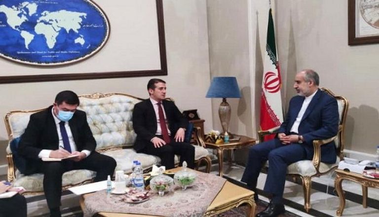 السفير الاذربيجاني لدى طهران علي زاده والمتحدث باسم الخارجية الإيرانية ناصر كنعاني