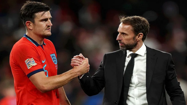 هاري ماجواير وجاريث ساوثجيت جاريث ساوثجيت مدرب منتخب إنجلترا