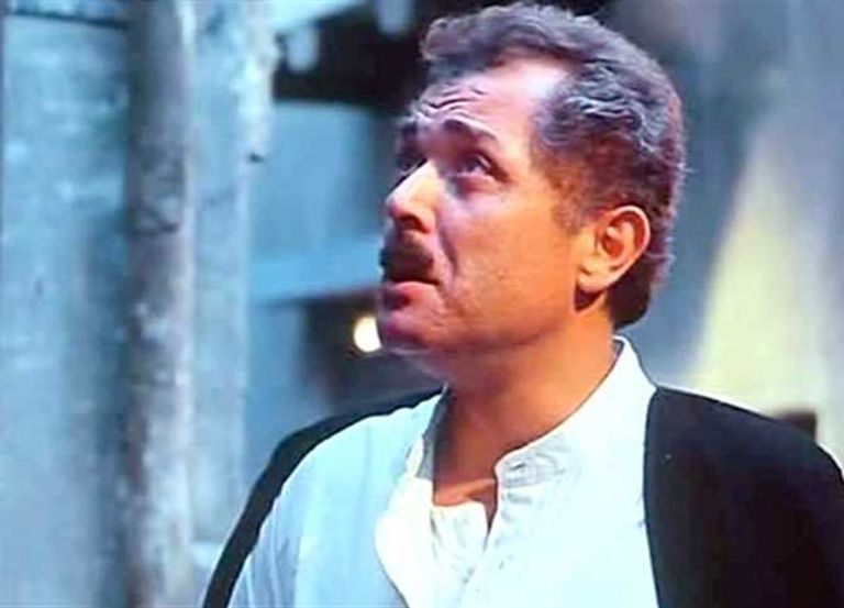 محمود عبد العزيز في فيلم "إبراهيم الأبيض"