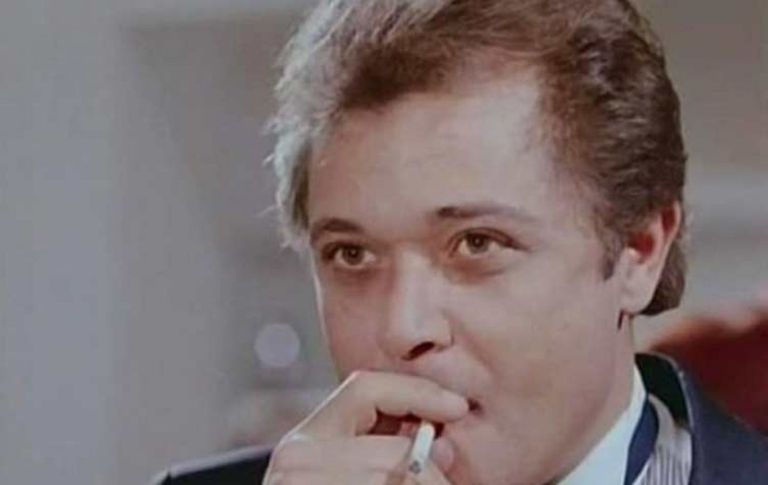 محمود عبد العزيز في فيلم "إبراهيم الأبيض"