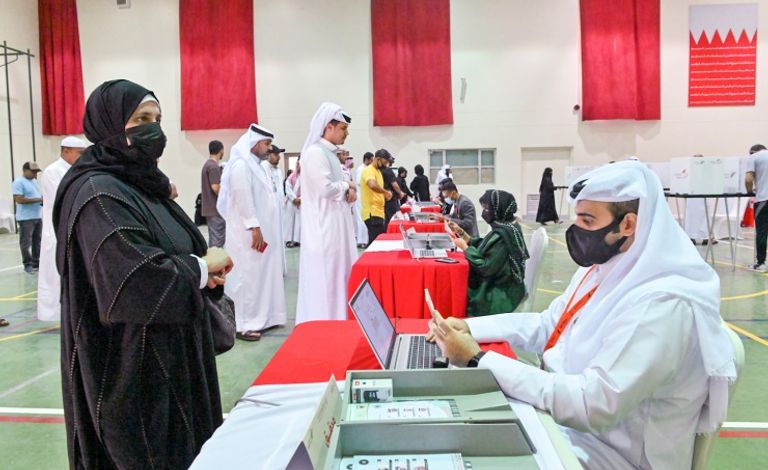إقبال كثيف على مراكز الاقتراع في البحرين