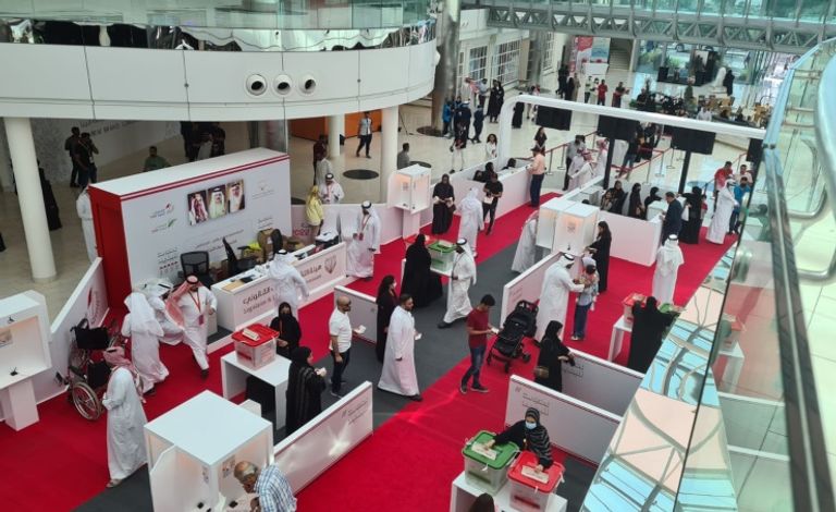 إقبال كثيف على مراكز الاقتراع في البحرين