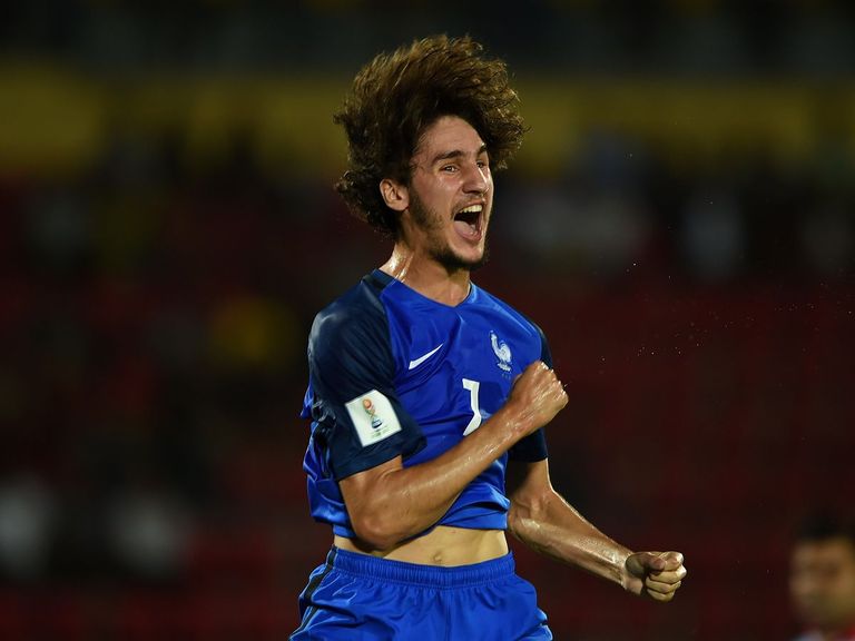 ياسين عدلي بقميص منتخب فرنسا جمال بلماضي مدرب منتخب الجزائر