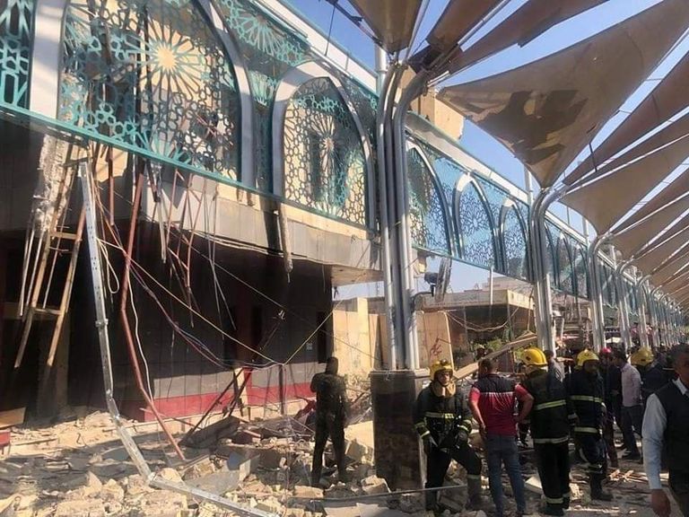 فرق الدفاع المدني في موقع الحادث