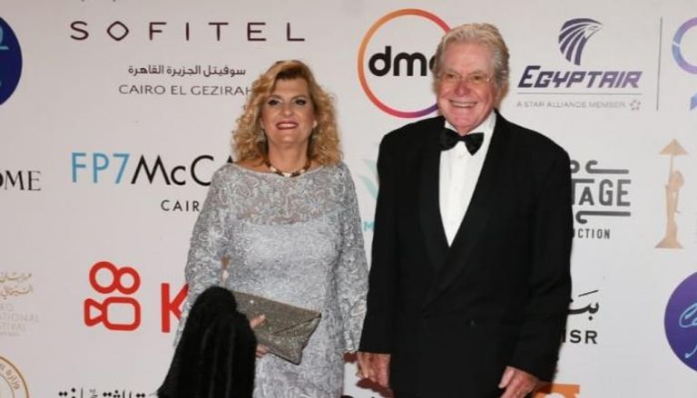 الفنان حسين فهمي وزوجته من حفل الافتتاح