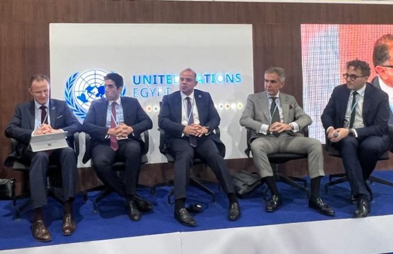 جانب من جلسة دور البورصات في إعادة بناء عالم خال من الانبعاثات الكربونية