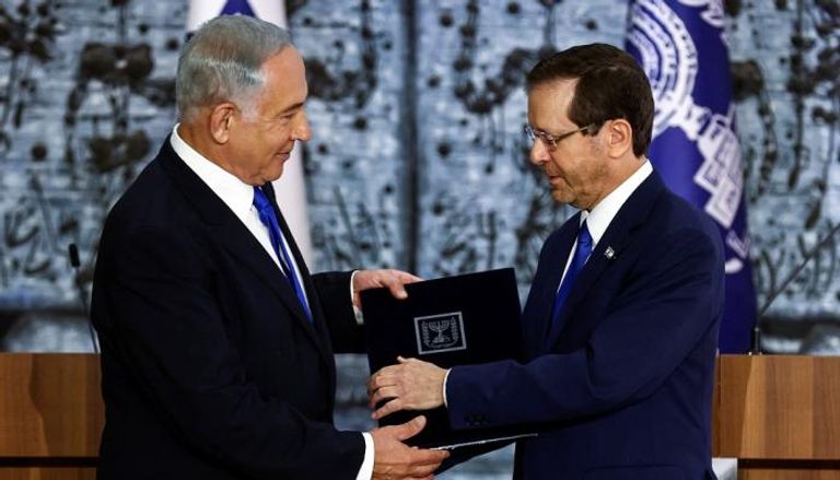 الرئيس الإسرائيلي إسحاق هرتسوغ ورئيس الوزراء المكلف بنيامين نتنياهو