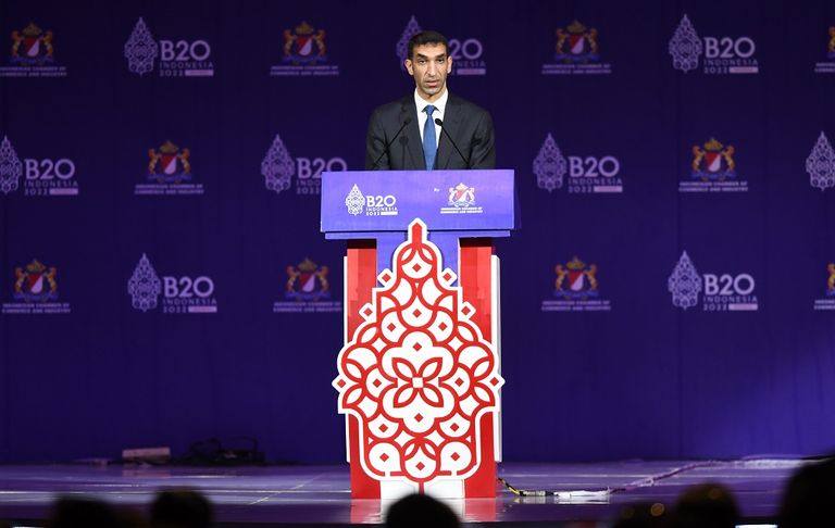 ثاني الزيودي يلقي كلمة دولة الإمارات في قمة الأعمال B20 بإندونيسيا