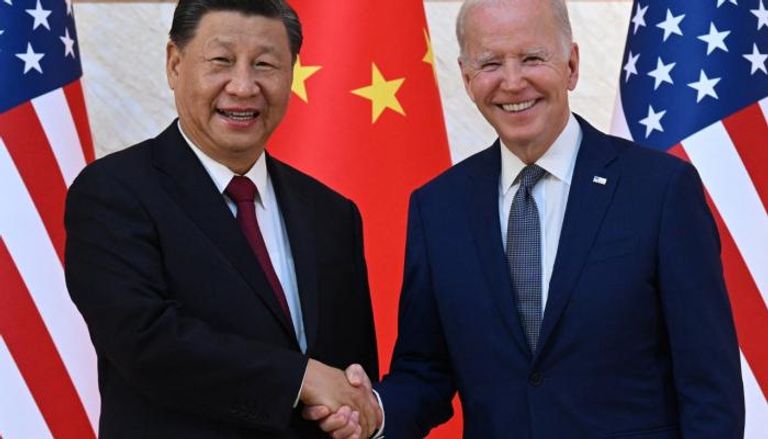 الرئيس الأمريكي يصافح نظيره الصيني