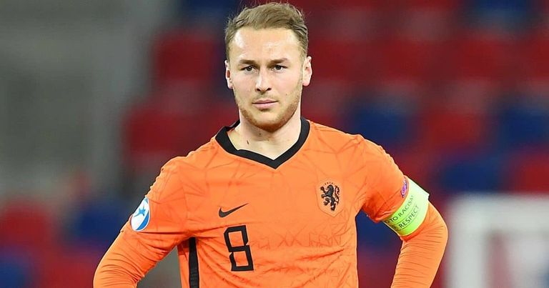 تيون كووبميينيرز لاعب منتخب هولندا نجاباندويتنبو حارس منتخب الكاميرون