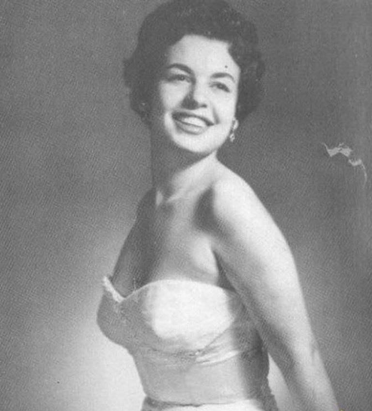 الفنانة سميرة أحمد