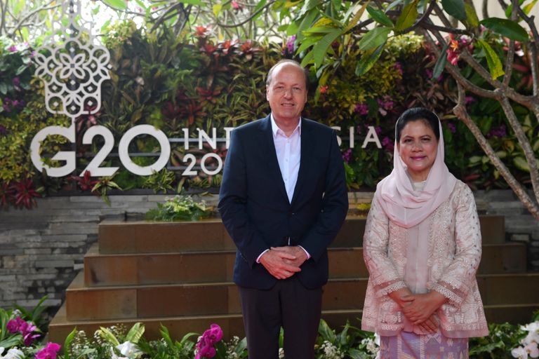 زوجة الرئيس الإندونيسي وزوج رئيسة المفوضية الأوروبية