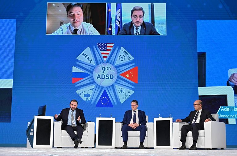 إحدى جلسات ملتقى أبوظبي الاستراتيجي التاسع