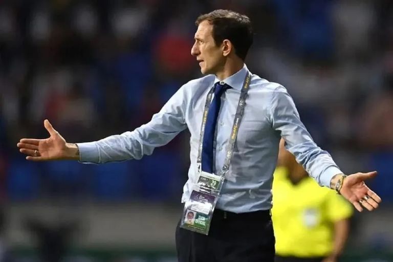 رودولفو أروابارينا ليونيل ميسي قائد منتخب الأرجنتين