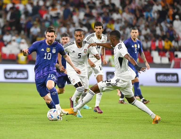 مباراة الإمارات والأرجنتين ميسي ودي ماريا في مباراة الإمارات والأرجنتين