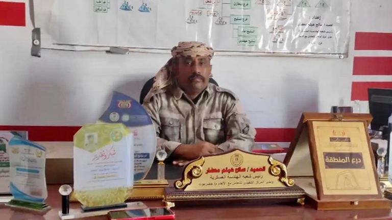 رئيس الشعبة الهندسية في المنطقة العسكرية الثانية بالجيش اليمني العميد صالح محضار محاولات لتفكيك ألغام في اليمن - أرشيفية