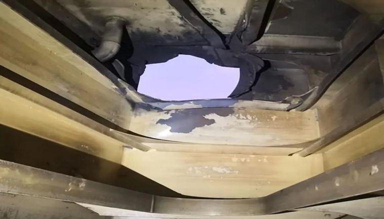 دخان يتصاعد من ناقلة نفط تعرضت لهجوم في خليج عمان - أرشيفية