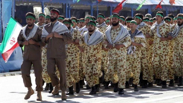 اشتباكات بين الشرطة ومحتجين في إيران