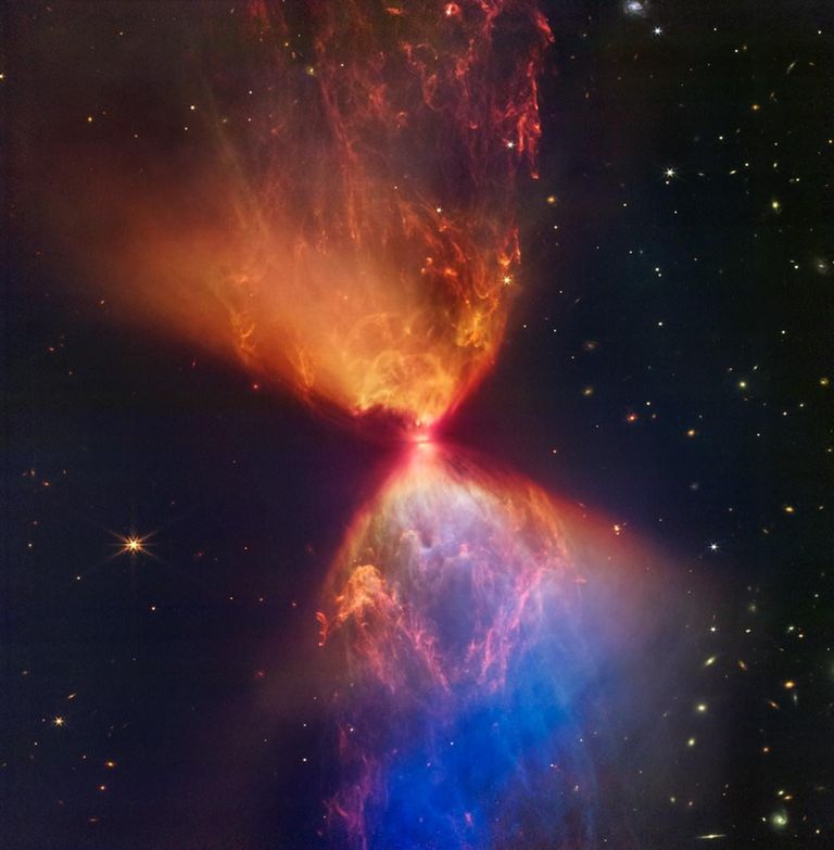 لقطات جيمس ويب للساعة الرملية