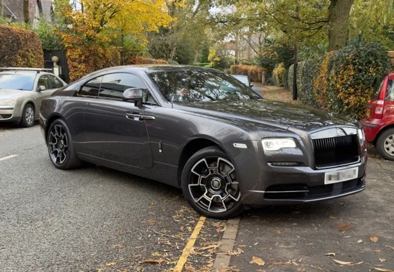 سيارة كاسيميرو كاسيميرو وزوجته