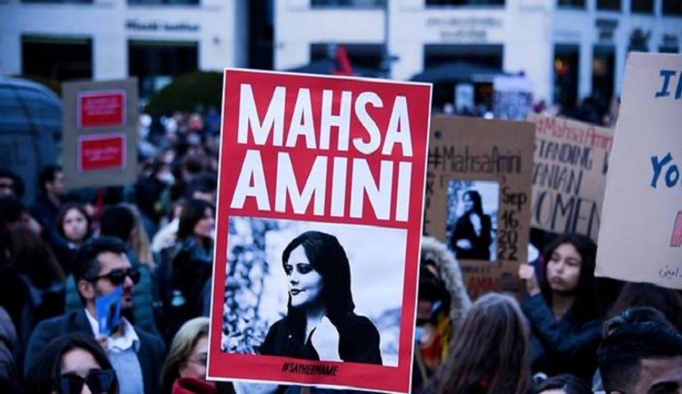 علما الاتحاد الأوروبي وإيران - أرشيفية