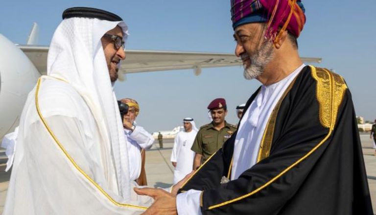سلطان عمان مستقبلا رئيس الإمارات