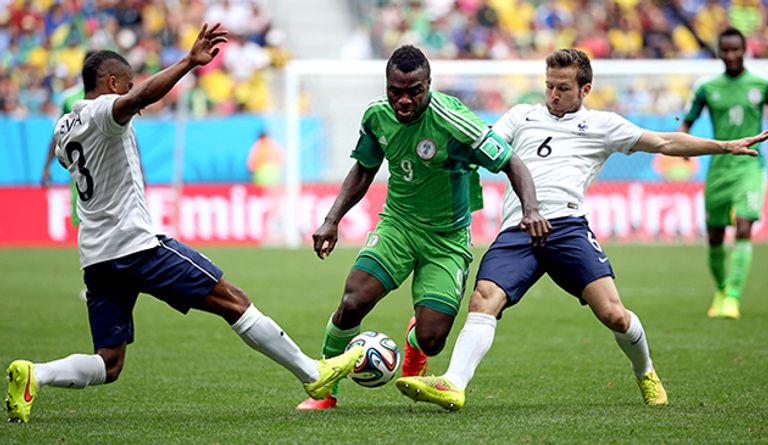 فرنسا ونيجيريا في 2014 ليونيل ميسي ومانويل نوير بعد نهائي كأس العالم 2014