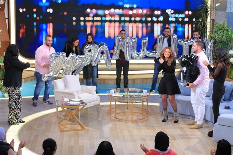 الفنانة رنا رئيس مع خطيبها 