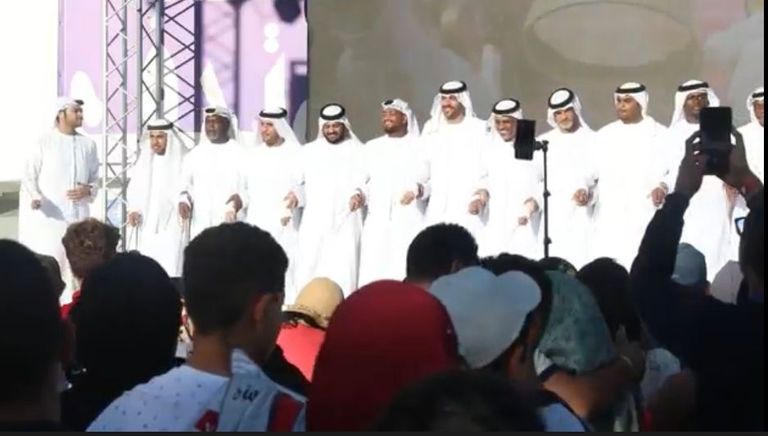 جانب من العروض الإماراتية في القرية الفرنكوفونية