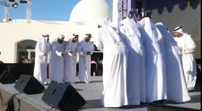 جانب من العروض الإماراتية في القرية الفرنكوفونية