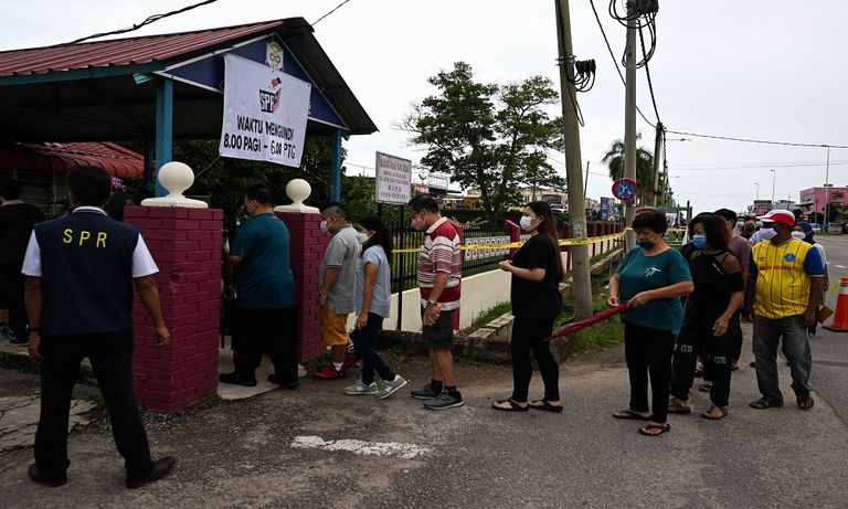 ناخبة ماليزية تدلي بصوتها في الانتخابات - الفرنسية