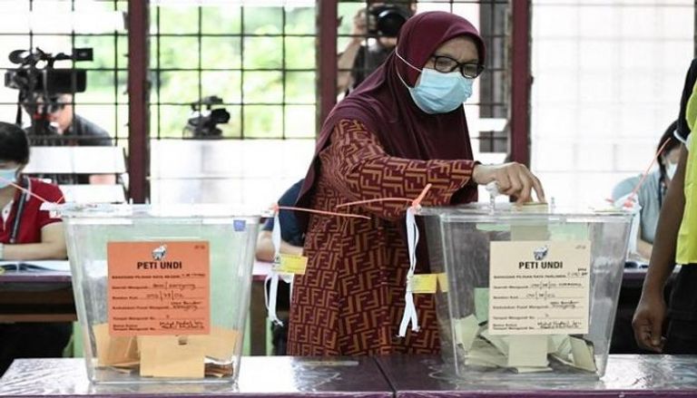 إقبال واسع على المشاركة في الانتخابات الماليزية 