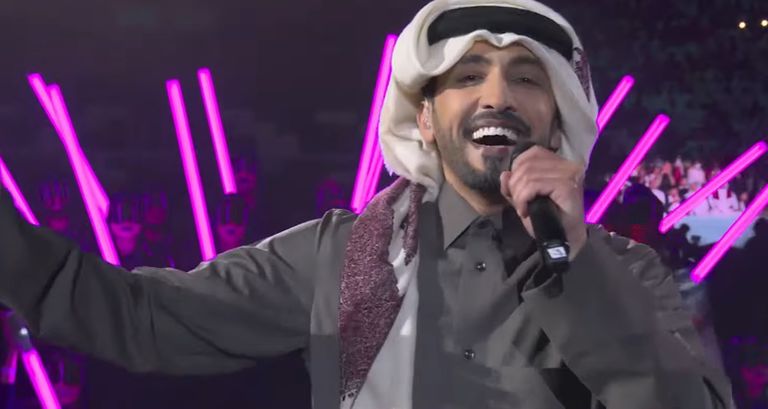 المغني الكوري الجنوبي جونجكوك أثناء الحفل