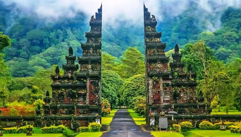 السياحة في إندونيسيا للعوائل.. 6 أماكن رائعة في رحلة عائلية