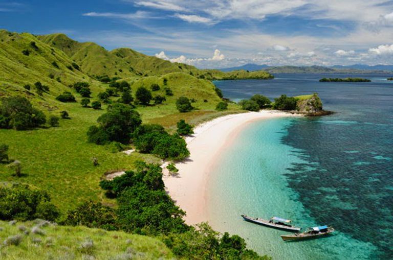جزيرة فلوريس أحد أماكن السياحة في إندونيسيا للعوائل