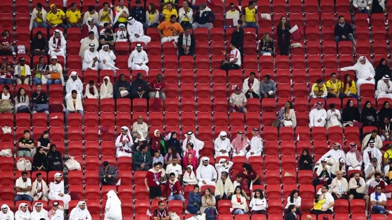 جماهير قطر غادرت المباراة الافتتاحية لكأس العالم 2022 فيليكس سانشيز مدرب منتخب قطر