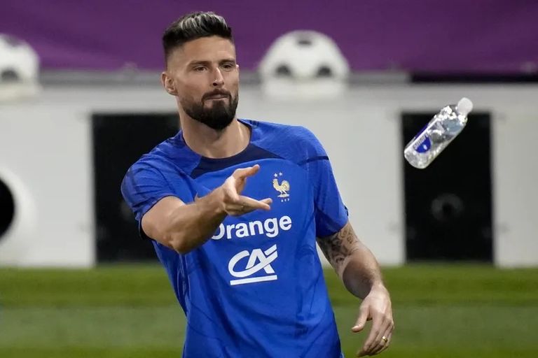 أوليفيه جيرو مهاجم منتخب فرنسا ديدييه ديشامب مدرب منتخب فرنسا