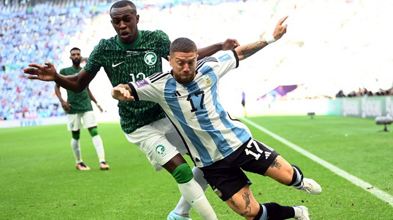 سعود عبدالحميد في مباراة السعودية والأرجنتين سعود عبد الحميد وميسي في مباراة الأرجنتين والسعودية