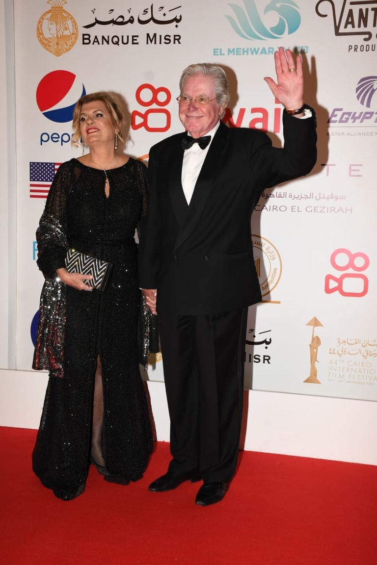 حسين فهمي وزوجته رفقة ذوي الهمم