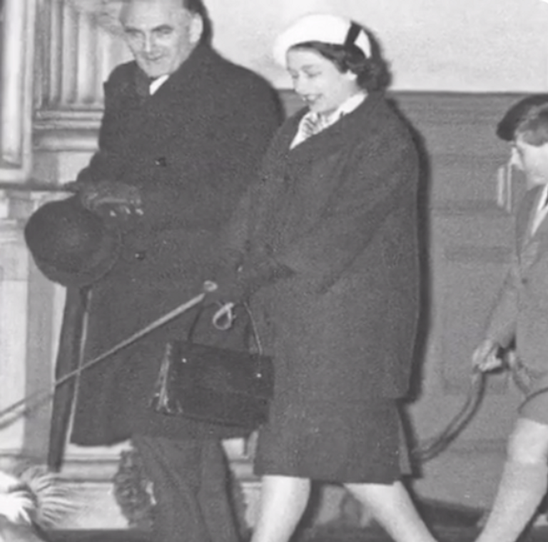 الملكة الراحلة إليزابيث الثانية وأسرتها- أرشيفية