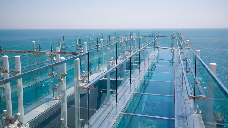 ممشى "Oryukdo Skywalk" أحد أماكن السياحة في بوسان