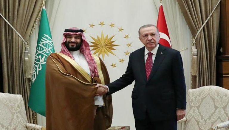 الأمير محمد بن سلمان يصافح رجب أردوغان رئيس تركيا - أرشيفية