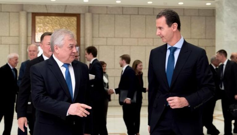 الرئيس بشار الأسد والمبعوث الروسي في لقاء سابق