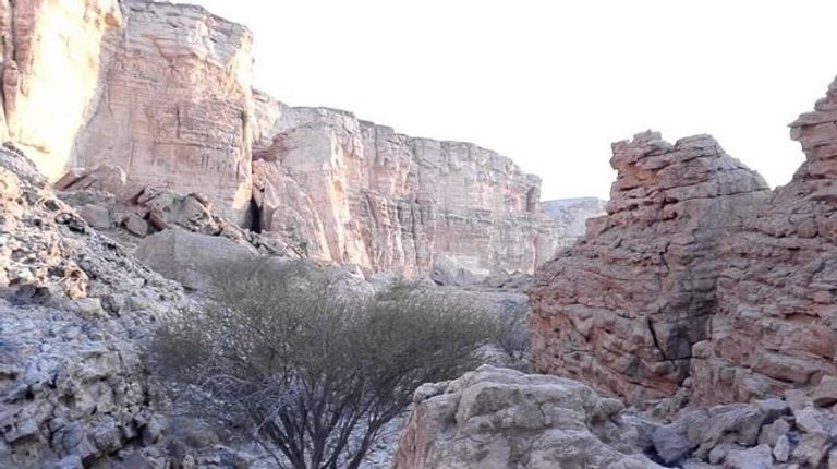 جبل القطار أحد الأماكن السياحية في البريمي أفضل الأماكن السياحية في البريمي..5 بقاع تخطف الأنظار