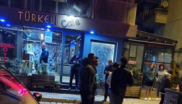 الأتراك في الشوارع عقب وقوع الزلزال