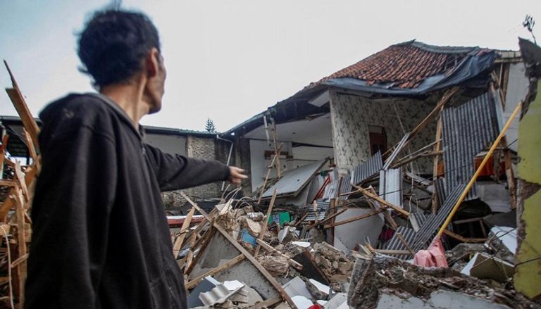 الزلزال أعقبته انزلاقات أرضية طمرت قرى بأكملها