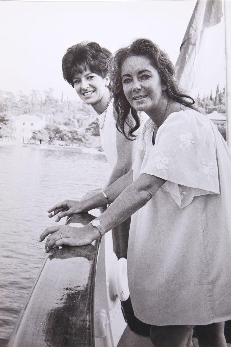 فستان إليزابيث تايلور