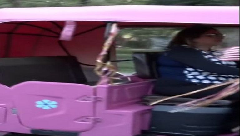 دبلوماسية أمريكية تستقل 